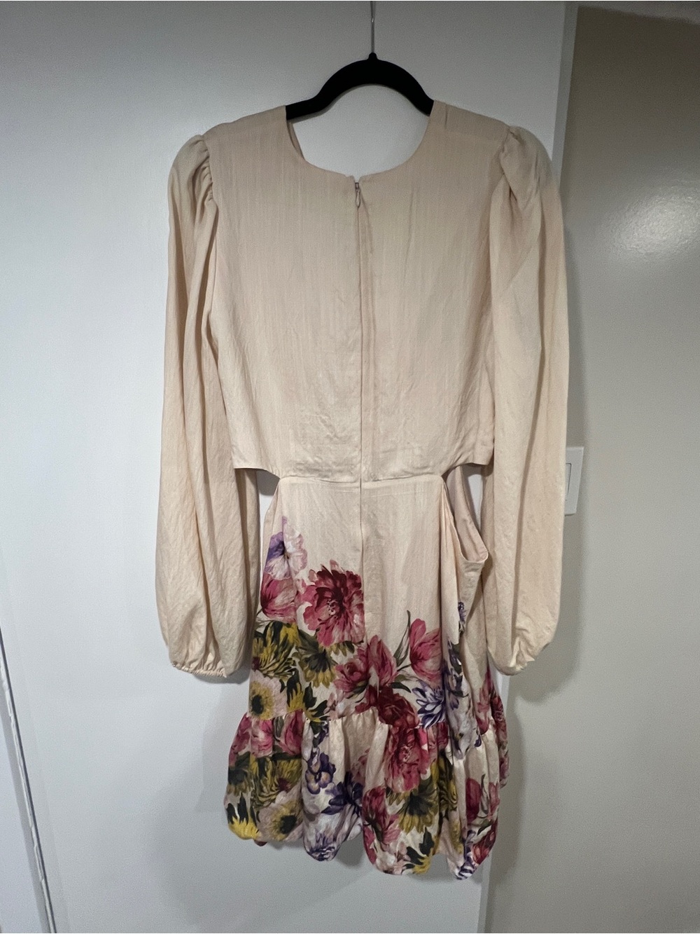 Express side cut out Floral V-Neck Cream Midi Dress - Picture 2 of 5